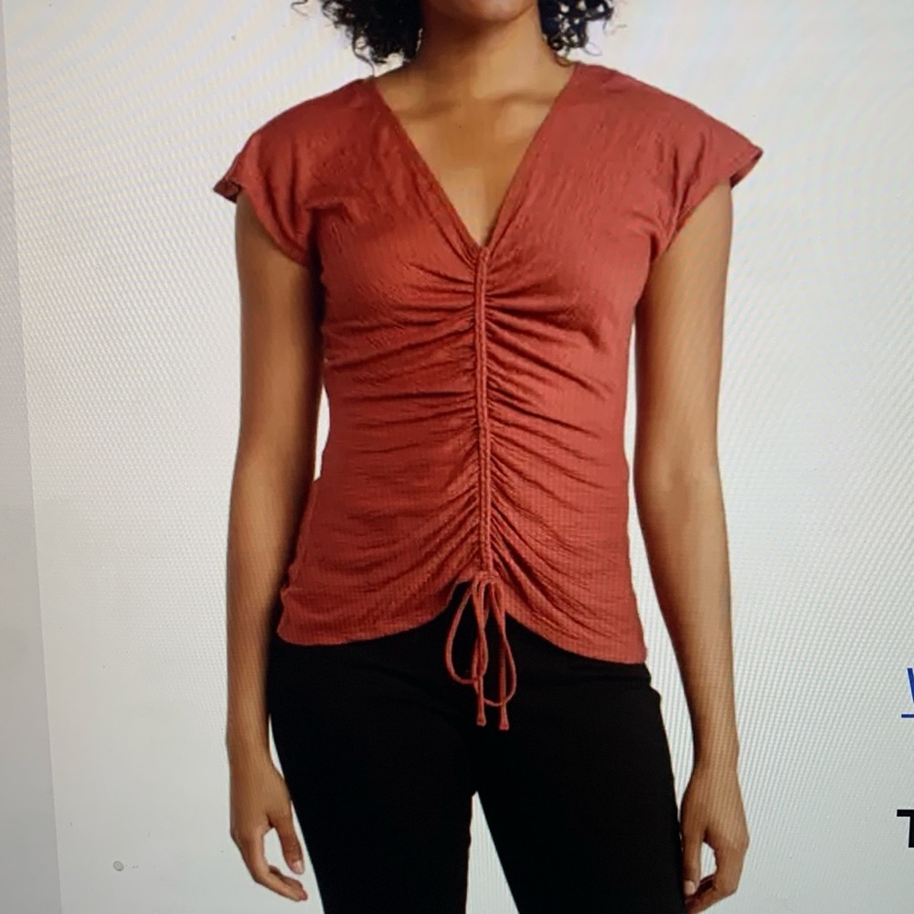 BRAND NEW WITH TAGS MAX STUDIO Ruched Front Vneck Tee - Size Large